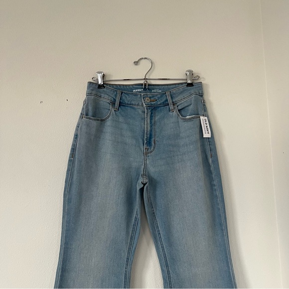 Old Navy Petite High-Waisted Wow Flare Jeans - Picture 3 of 7